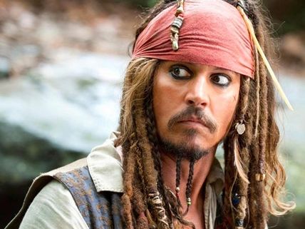 క్రేజీ హీరోని తీసేయడం వల్ల 700 కోట్లు మిగిలాయి.. కారణం మాజీ భార్యపై వేధింపులే!