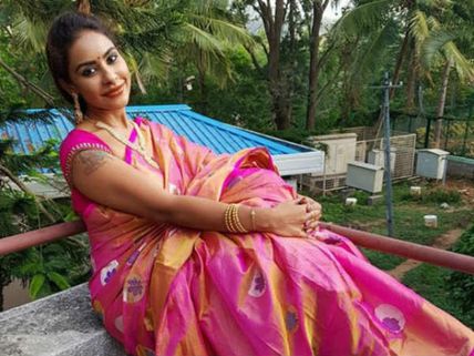 బాలయ్య హ్యాండ్ ఇచ్చాడు.. మరో క్రేజీ ఛాన్స్.. లక్ష్మీపార్వతిగా శ్రీరెడ్డి!