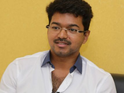  ఫుట్ బాల్ కోచ్‌‌గా స్టార్ హీరో చిత్రం.. 16 మంది అమ్మాయిలు!