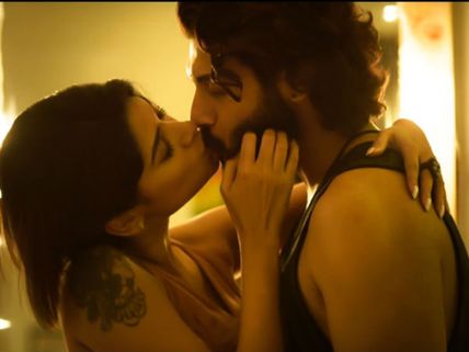 లిప్ లాక్స్‌తో రెచ్చిపోయిన బిగ్‌బాస్ బ్యూటీ.. ట్రైలర్ చూస్తే '90ఎంఎల్' ఏసినట్లే!