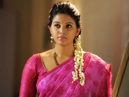 హీరోయిన్ అంజలి పెళ్లి వార్త వైరల్.. ప్రియుడితోనే అంటూ..