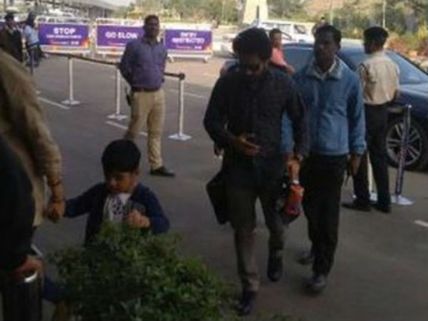 ‘ఆర్ఆర్ఆర్’ షూటింగ్ నుంచి బ్రేక్: దుబాయ్‌లో ల్యాండైన జూ ఎన్టీఆర్