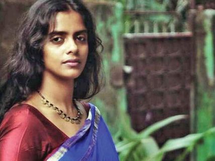 పడక గదిలోకి వస్తే ఆఫర్.. నా తల్లిపై కూడా.. మరో హీరోయిన్ ఆవేదన