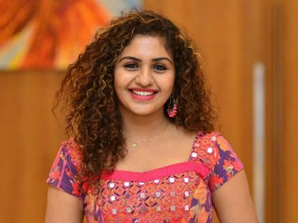 అందరిలా నేను మనిషినే.. అలా చేస్తే కోపం రాదా.. ప్రియా వారియర్ విభేదాల ‌గురించి మరో హీరోయిన్