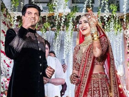 ఆర్య, సాయేషా సంగీత్ వీడియో: రౌడీ బేబీ పాటకు దుమ్మురేపిన కొత్త పెళ్లి కూతురు