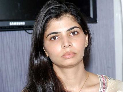 ఆయన లైంగిక వేధించారని అన్నందుకే.. గాయని చిన్మయి ఝలక్.. కోర్టులో పిటిషన్..!