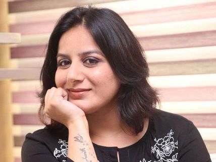 హోటల్ బిల్లు ఎగవేతపై పూజాగాంధీ.. జేడీ చక్రవర్తి సినిమా కోసం.. వివాదంలోకి రాజకీయ నేత