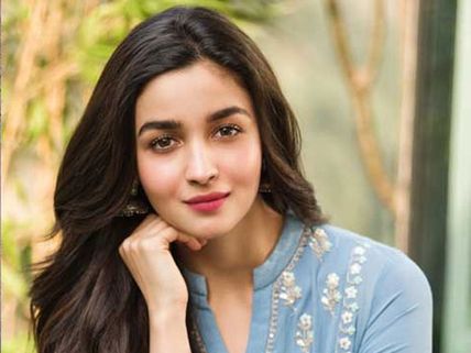 ప్రియాంక, దీపిక అడుగుజాడల్లో అలియా భట్.. హాలీవుడ్‌పై దృష్టిపెట్టిన RRR హీరోయిన్