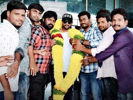 పవన్‌కు అల్లు అర్జున్ పరామర్శ.. రాజమండ్రిలో స్టైలిష్ స్టార్‌కు ఘన స్వాగతం