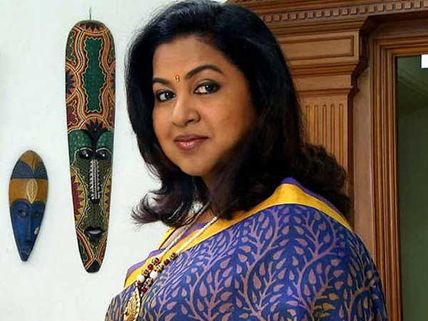 శ్రీలంక బాంబు పేలుళ్ల నుంచి తృటిలో తప్పించుకున్నా రాధిక శరత్ కుమార్!