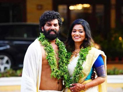 గుడిలో వివాహం చేసుకున్న ప్రముఖ నటుడు.. వధువు ఎవరో తెలుసా!