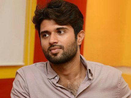 బాక్సాఫీస్ దద్దరిల్లేలా కొట్టిన డైరెక్టర్... లైన్లో విజయ్ దేవరకొండ కూడా? 