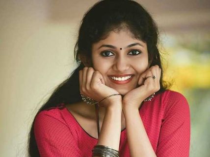 అలా పడుకొని ఎంజాయ్ చేసిన యంగ్ హీరోయిన్.. నా శరీరం నా ఇష్టం అంటూ సంచలన కామెంట్స్