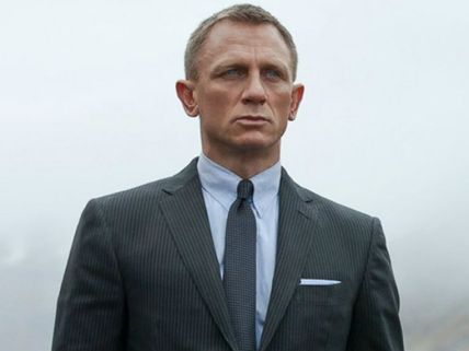 సెట్స్‌పై శృంగార సన్నివేశాలు చూసే ఓ మనిషి.. ఆయన చేసే పనేంటో తెలుస్తే షాకే!