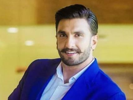 పాకిస్థాన్ క్రికెట్ అభిమానిని ఓదార్చిన రణవీర్ సింగ్... వైరల్ వీడియో!