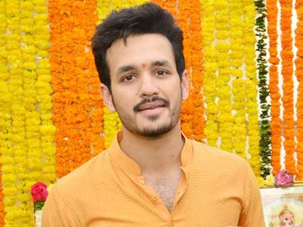 సస్పెన్స్ కొనసాగిస్తూనే అక్కినేని వారసుడు స్టార్ట్ చేసేశాడుగా..