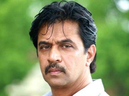 మరో క్రేజీ ఆఫర్ కొట్టేసిన సీనియర్ హీరో.. తన కెరీర్‌లో రికార్డు