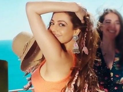 పిల్లా పర్ఫెక్ట్ పిక్చర్.. కాజల్ సెక్సీ లుక్.. ఊపేస్తున్న రణరంగం సాంగ్ 
