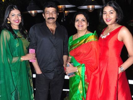 హీరో రాజశేఖర్ ఫ్యామిలీ ప్యాక్ మూవీ.. భార్య, ఇద్దరు కూతుళ్లతో..