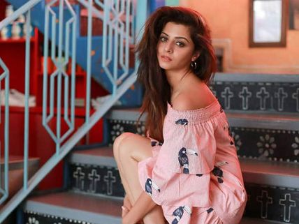 అప్పుడు అబ్బాయితో.. ఇప్పుడు బాబాయ్‌తో.. రొమాన్స్‌కు రెడీ అయిన హాట్ బ్యూటీ