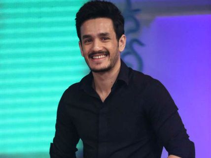 ఆ హీరోయిన్ వల్ల అఖిల్ ఆగిపోవాల్సి వచ్చిందట.. బయటికొచ్చిన ఇంట్రెస్టింగ్ న్యూస్
