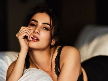 బాలయ్య సినిమా కోసం బోల్డ్ బ్యూటీకి భారీ రెమ్యూనరేషన్.. ఆ సన్నివేశాలు ఉండడం వల్లేనట