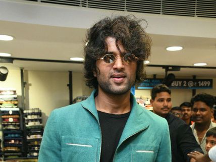 అదరగొట్టిన 'అర్జున్ రెడ్డి'.. అలా కనిపించడంతో ఒక్కసారిగా సెన్సేషన్ అయ్యాడు