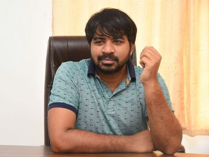 తరుణ్ భాస్కర్ అలా బట్టలిప్పేస్తాడు.. ఆయన ఫుల్‌టైం యాక్టర్ కాదు.. అభినవ్ గోమటం