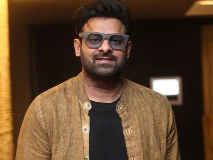 ప్రభాస్ పుట్టినరోజు కానుక సిద్ధమవుతోందా..? రెబల్ స్టార్ ఇచ్చే సర్‌ప్రైజ్ అదేనా..?