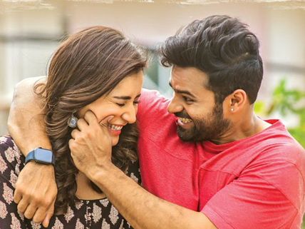 యంగ్ హీరోయిన్ బుగ్గ గిల్లి చెప్పిన మెగా మేనల్లుడు.. బాలయ్యతో పోటీ తప్పదా..?