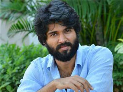 హీరోగా చేయాల్సిన సినిమాకు నిర్మాతగా మారా.. రిస్క్ తీసుకుని చేశాను.. విజయ్ దేవరకొండ కామెంట్స్