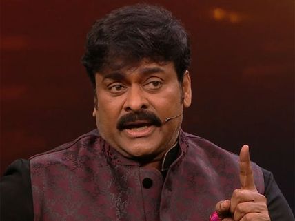 తమన్నాను అడ్డుపెట్టుకొని శ్రీ రెడ్డిపై సెటైర్స్.. చిరంజీవి మాటల వెనుక సీక్రెట్ ఇదేనా? 