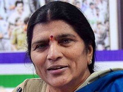 టాలీవుడ్‌లోకి లక్ష్మీపార్వతి ఎంట్రీ.. అలాంటి సీన్స్‌తో ఆ ఇద్దరు టార్గెట్