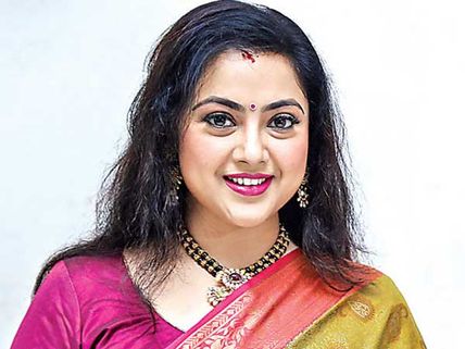 బూతులతో రెచ్చిపోయిన మీనా.. నోరెళ్ల బెడుతున్న నెటిజన్లు