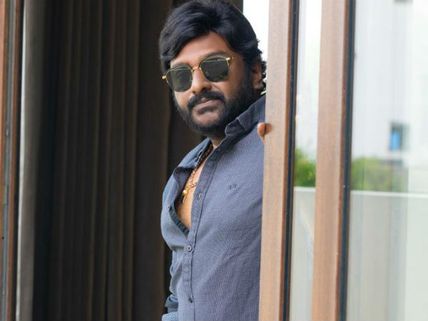 ఒకప్పటి స్టార్ డైరెక్టర్.. ఆ సీనియర్ హాట్ బ్యూటీతో.. వైరల్ న్యూస్