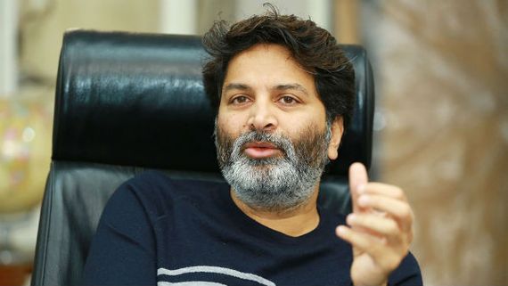 భయంతో ఫైట్.. బాణంతో సాధ్యపడకపోతే.. కత్తితో శత్రువును ఎదుర్కోవాల్సిందే.. త్రివిక్రమ్ 