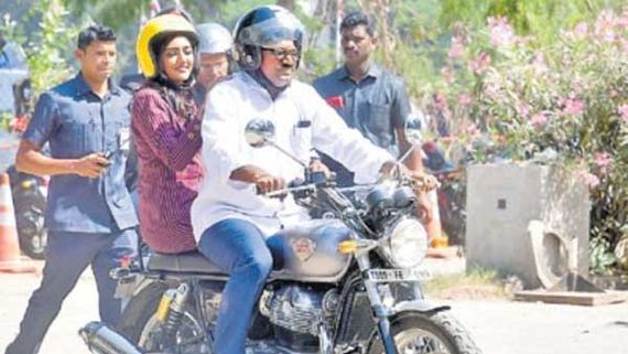 మంత్రి బైకెక్కిన యంగ్ హీరోయిన్.. రోడ్లపై షికారు చేస్తూ! ఇదీ మ్యాటర్..