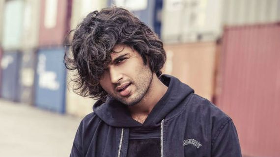 క్రేజీ న్యూస్: ప్రభాస్, చరణ్ తర్వాత విజయ్ దేవరకొండ.. అలా ఫిక్స్ అయిపోయిన రౌడీ స్టార్.!