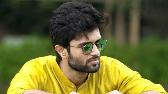 రికార్డులు బద్దలు కొడుతున్న విజయ్ దేవరకొండ.. ఉత్తరాదిలో ఈ క్రేజ్ ఊహించి ఉండరు.!