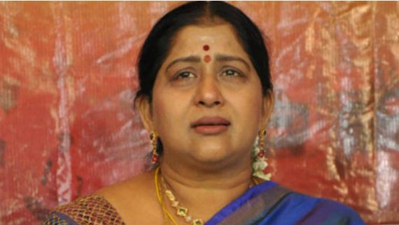 నిర్మాతలే అసలు దొంగలు.. వారిని గోకుతారు.. సీనియర్ నటి సంచలన కామెంట్స్