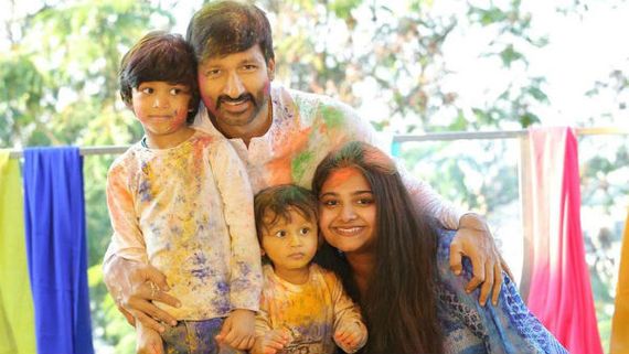 గోపీచంద్ ఇంట్లో హోలీ సంబరాలు.. ఫ్యామిలీ పిక్స్ వైరల్
