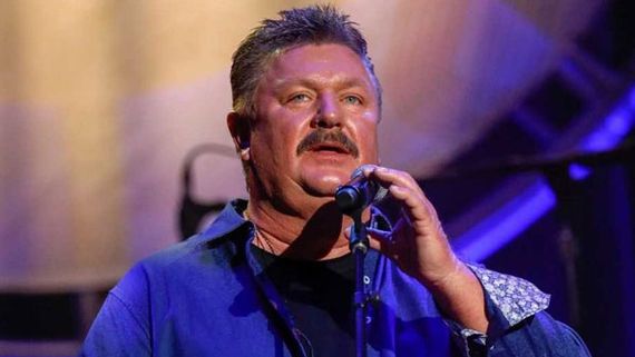 కరోనా కాటుకు ప్రముఖ గాయకుడు మృతి.. విషాదంలో సంగీతలోకం