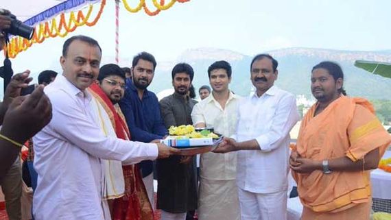 శ్రీవారి సన్నిధిలో 'కార్తికేయ 2' స్టార్ట్.. లావణ్య త్రిపాఠి రియాక్షన్‌లో అర్థమేంటి?