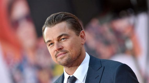 కరోనా పేరుతో టైటానిక్ హీరో రొమాన్స్.. కుర్ర హీరోయిన్‌తో గృహనిర్భంధం