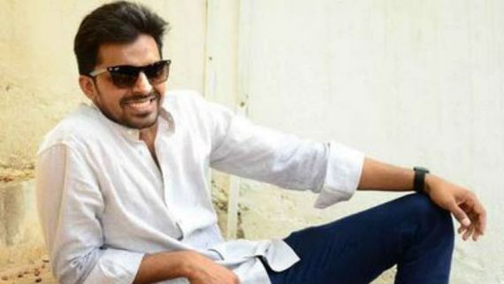 కరోనా ఎఫెక్ట్: విమానాశ్రయంలో స్క్రీనింగ్.. టాలీవుడ్ ఫేమస్ కమెడియన్ హౌస్ అరెస్ట్