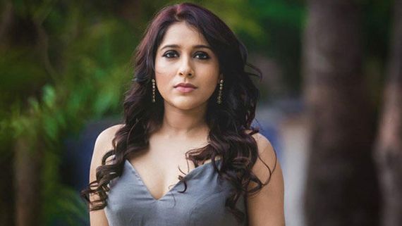 ప్రేమించేవారు, ద్వేషించేవారు అందరూ రండి.. వారికి తెలిసేలా చేద్దాం.. రష్మీ కామెంట్స్ 