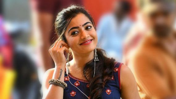 రష్మిక మందన్న షాకింగ్ డిసీషన్.. కెరీర్ ఆరంభంలోనే!! ఆశ్చర్యంలో ఫాన్స్..  