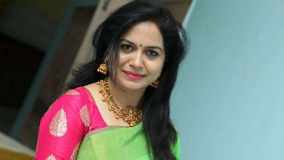 సింగర్‌ సునీత‌పై అసత్య కథనాలు.. మంత్రి కేటీఆర్‌కు ఫిర్యాదు