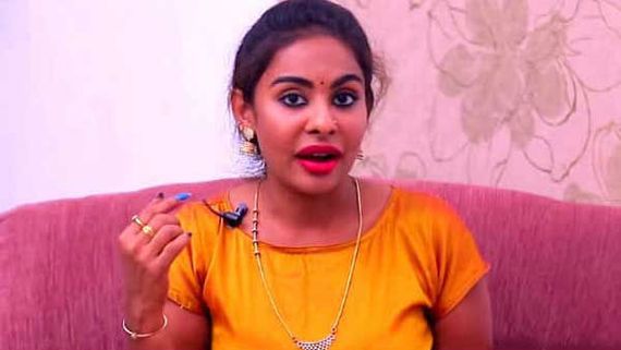  పవన్ కళ్యాణ్, అల్లు అర్జున్ ఇద్దర్నీ ఒకేసారి వాడేసింది!.. శ్రీ రెడ్డి సంచలన కామెంట్స్