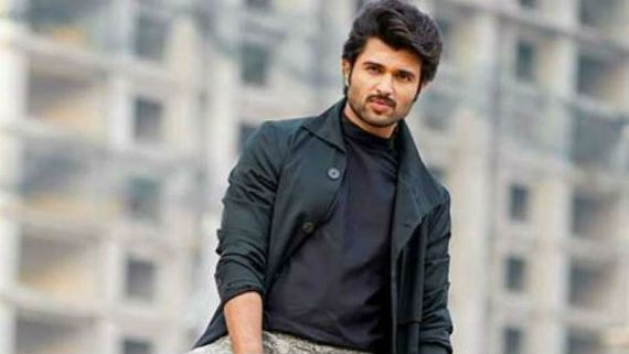 విజయ్ దేవరకొండ అంటూ అమ్మాయిలకు వల.. పోలీస్ స్టేషన్‌లో రౌడీ స్టార్ ఫిర్యాదు